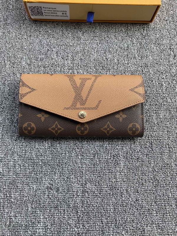 Louis Vuitton boutique wallets-LV022B